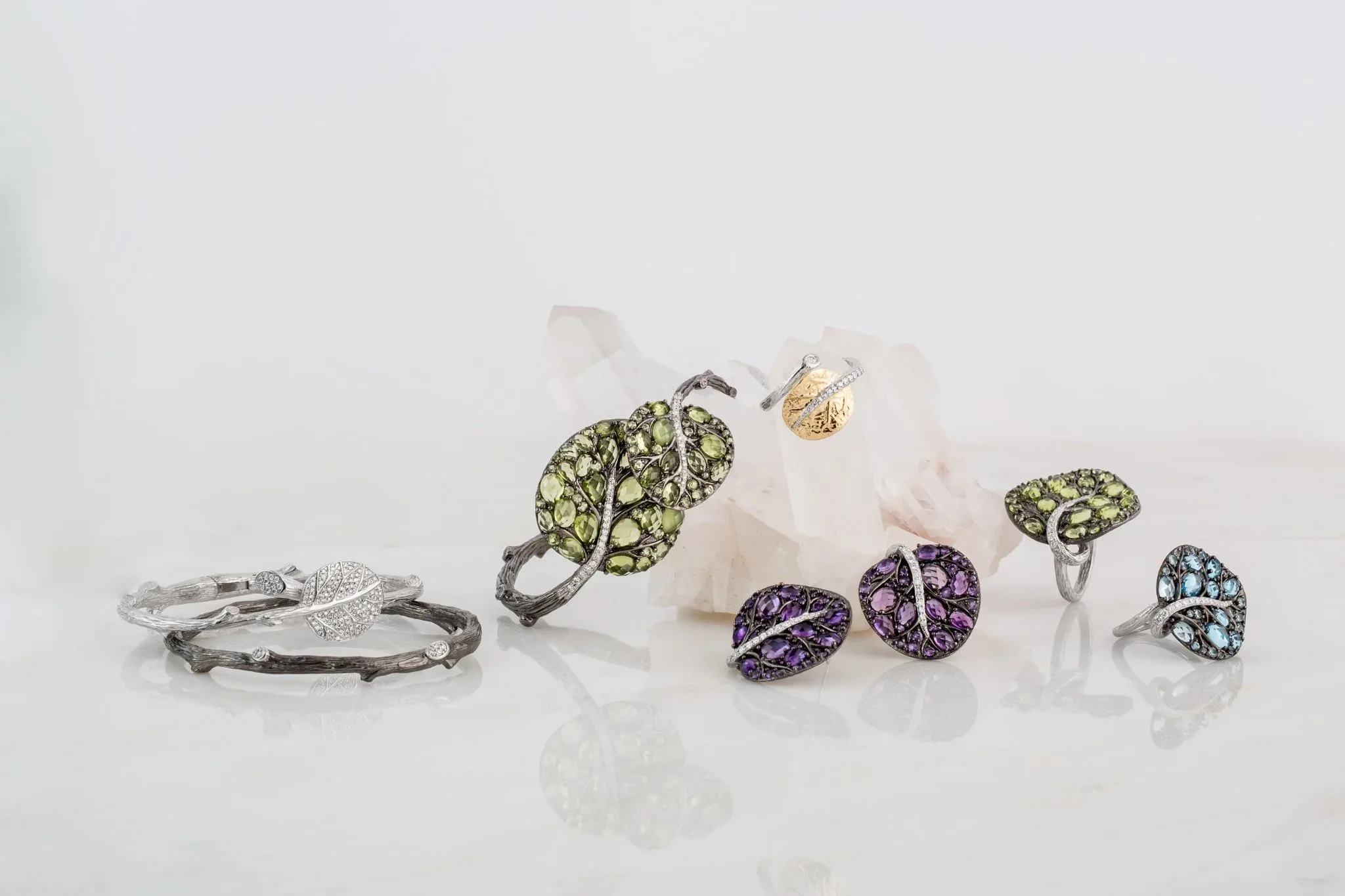 Botanical Leaf Ring with Diamonds - Image 3